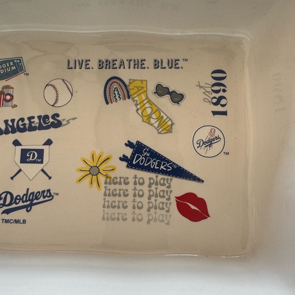 Los Angeles Dodgers Ceramic Baking Dish- fun and functional! Great size/ iconic💙 - Picture 8 of 10